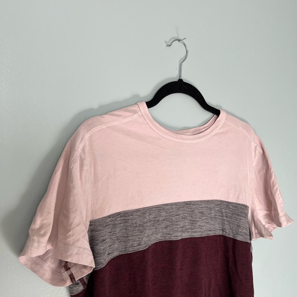 American Eagle Outfitters Colour Block Men’s T-Shirt Pink and Maroon Medium - Picture 2 of 3